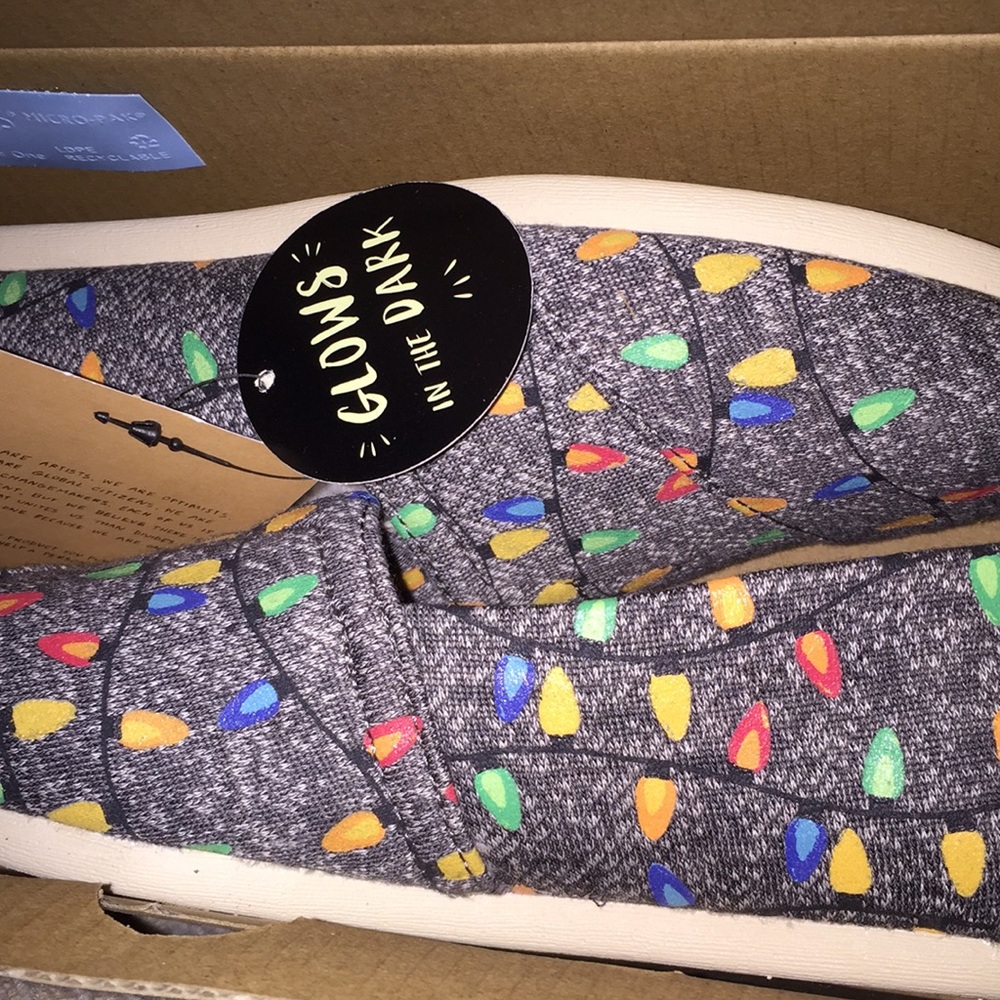 Toms charcoal grey w/glow in the dark tree lights